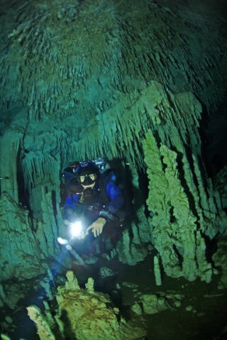  Höhlen und Kavernen 
